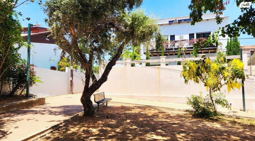 דו משפחתי, נווה מגן, רמת השרון