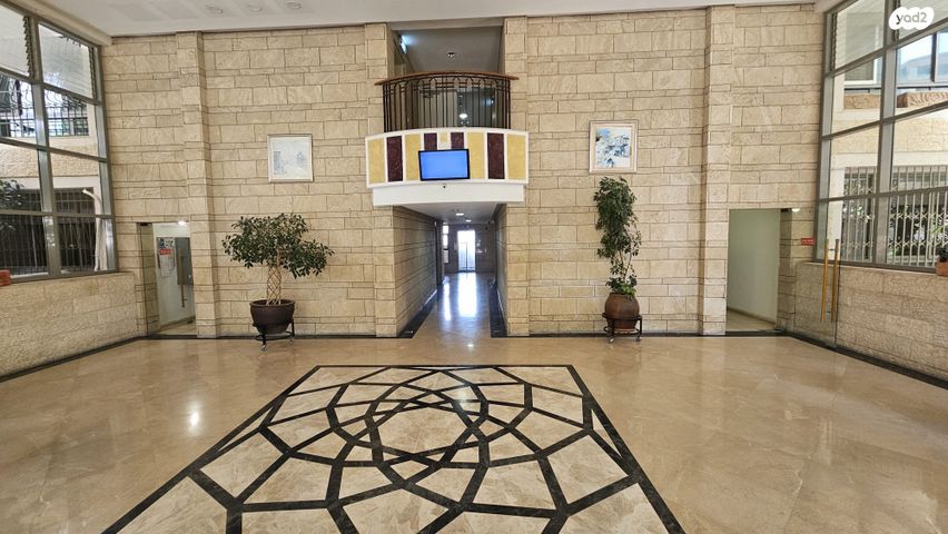 דירה, אברהם פררה, הולילנד, ירושלים