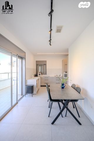 גג/ פנטהאוז, מעפילי אגוז 40, נווה חן, תל אביב יפו