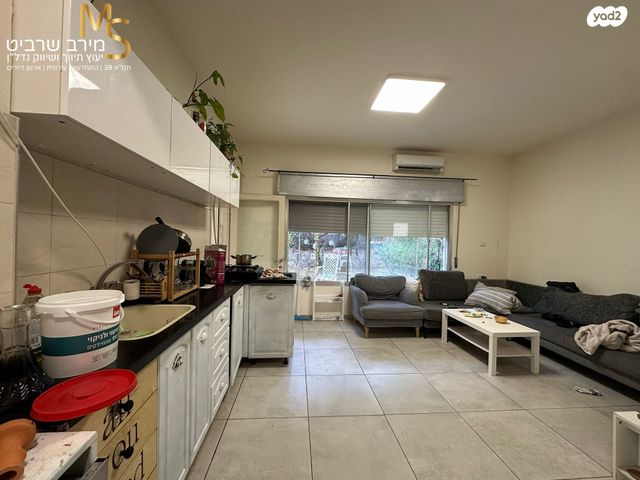 דו משפחתי, ש. בן ציון, זיו, חיפה