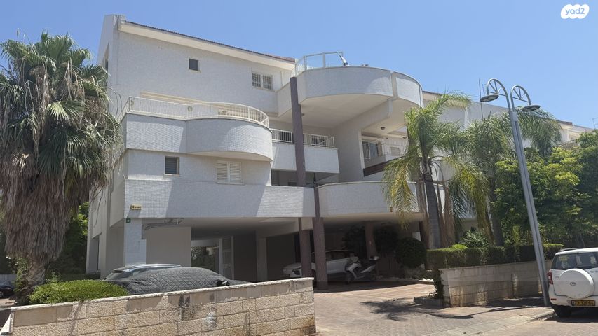 הקוממיות 