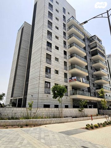 דירה, יצחק שמיר, נתיבות