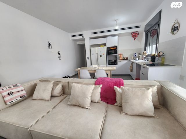 דירה, כלנית, הפרחים, חריש