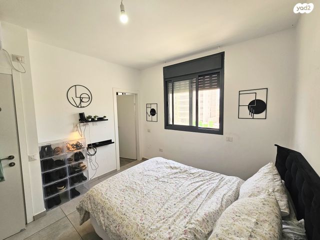 דירה, יצחק שמיר, נתיבות