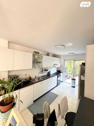 דו משפחתי, מור, הר כתרון, צור הדסה