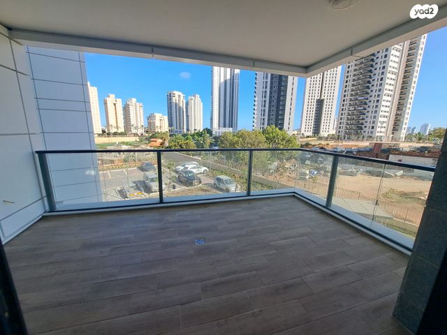 אמנון ליפקין שחק 