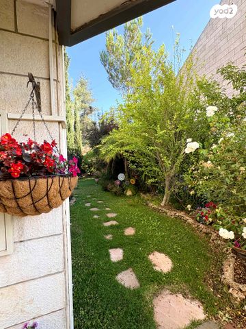 דו משפחתי, מור, הר כתרון, צור הדסה