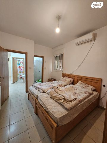 דירה, האיילות, אגן האיילות, גבעת זאב