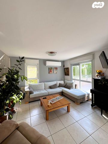 דו משפחתי, מור, הר כתרון, צור הדסה