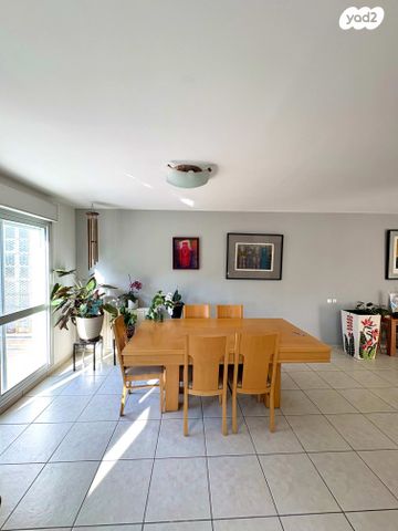 דו משפחתי, מור, הר כתרון, צור הדסה