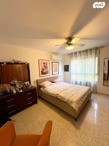 דו משפחתי, מור, הר כתרון, צור הדסה