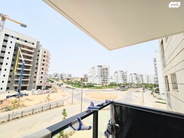 דירה, יצחק שמיר, נתיבות