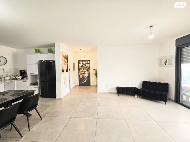 דירה, יצחק שמיר, נתיבות