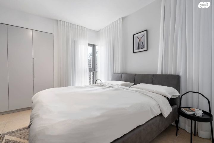 דירה, אפרים קציר, הוד השרון