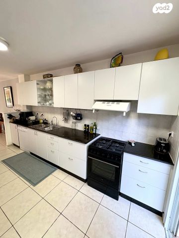 דו משפחתי, מור, הר כתרון, צור הדסה