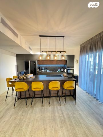 דירה, נווה גן, רמת השרון