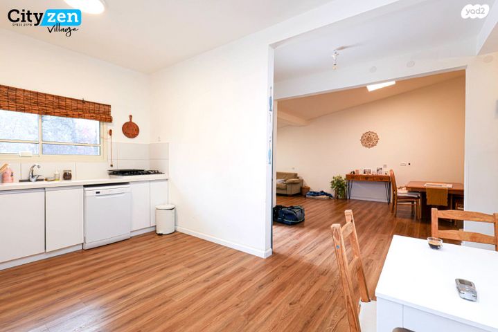 דו משפחתי, מורדי הגטאות, קדימה צורן