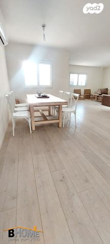 גג/ פנטהאוז, שאר העיר, קדימה צורן