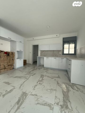 דירה, מפל התנור, שקמים ואגמים, אשקלון