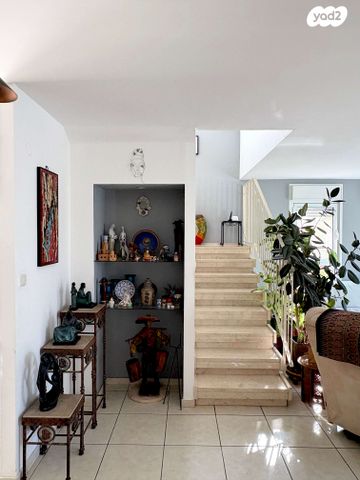 דו משפחתי, מור, הר כתרון, צור הדסה