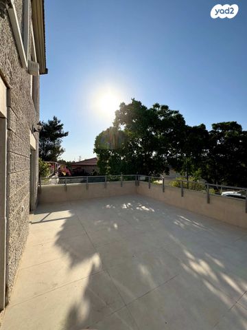 דו משפחתי, מור, הר כתרון, צור הדסה