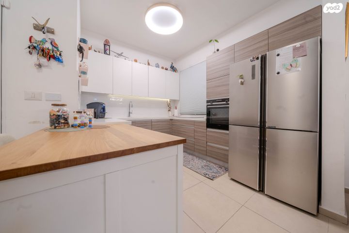 דירת גן, דרך ארץ 76, הפרחים, חריש