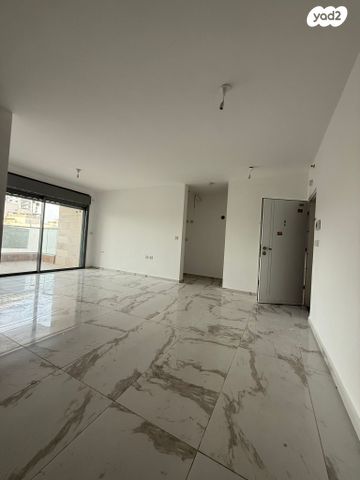 דירה, מפל התנור, שקמים ואגמים, אשקלון