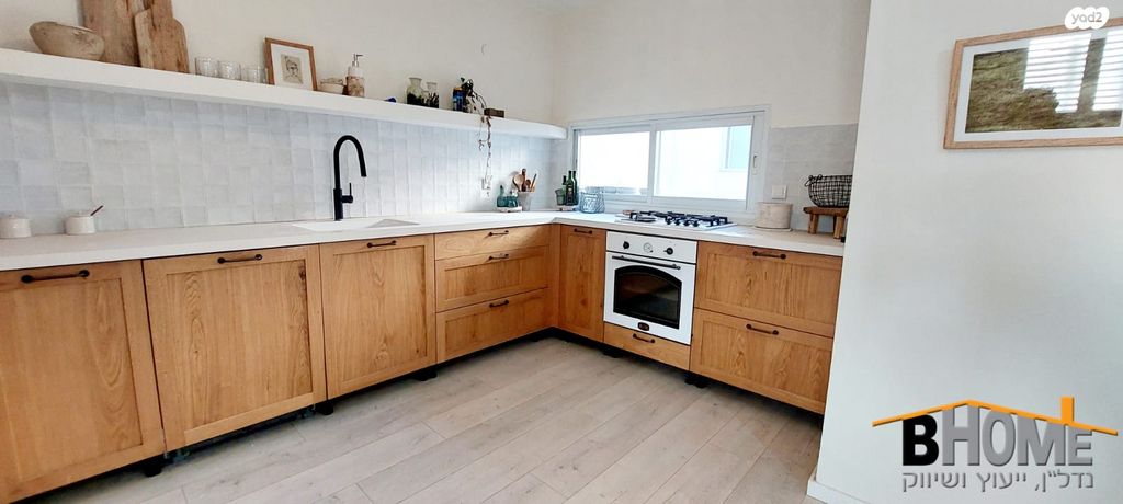 גג/ פנטהאוז, שאר העיר, קדימה צורן