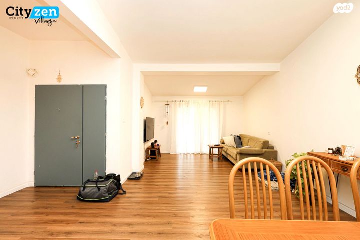 דו משפחתי, מורדי הגטאות, קדימה צורן