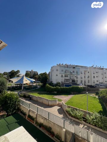 שדרות הורדים 13