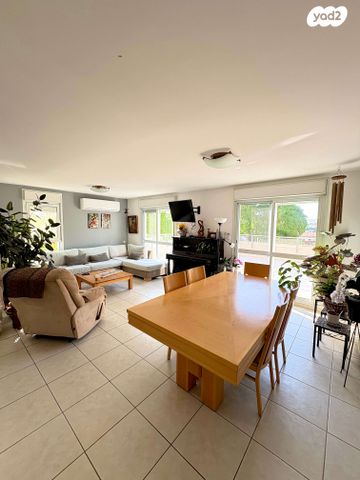 דו משפחתי, מור, הר כתרון, צור הדסה