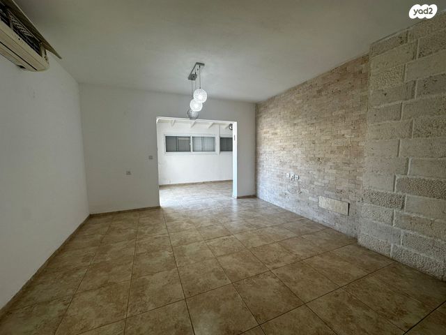 דירה, יצחק רבין, שלומית, שלומי