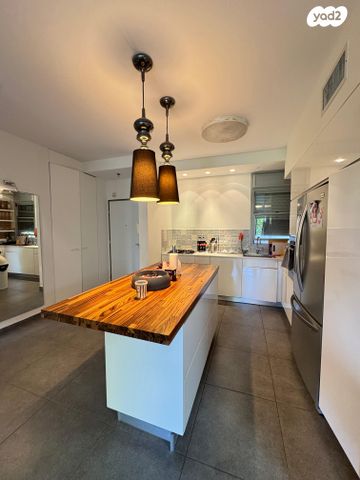 דירה, נווה גן, רמת השרון