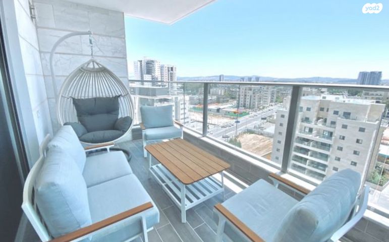 דירה, עפרה חזה, משכנות האומנים, קרית מוצקין