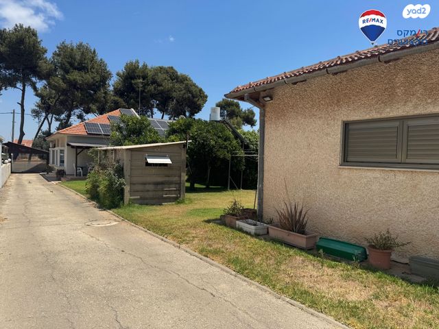 דו משפחתי, יציאת אירופה, בית אליעזר, חדרה