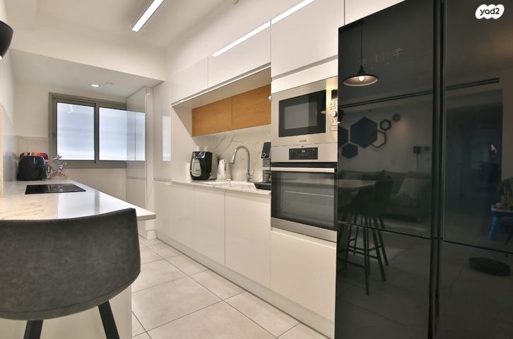 דירה, עפרה חזה, משכנות האומנים, קרית מוצקין