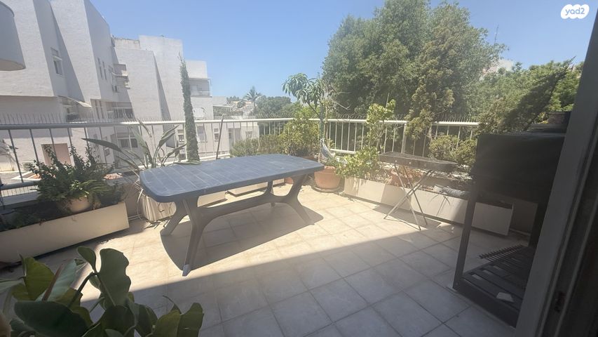 דירה, הקוממיות, רעננה