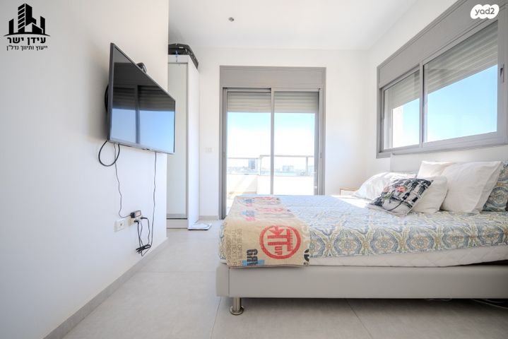 גג/ פנטהאוז, מעפילי אגוז 40, נווה חן, תל אביב יפו