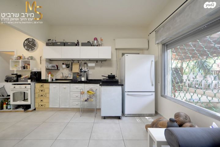 דו משפחתי, ש. בן ציון, זיו, חיפה