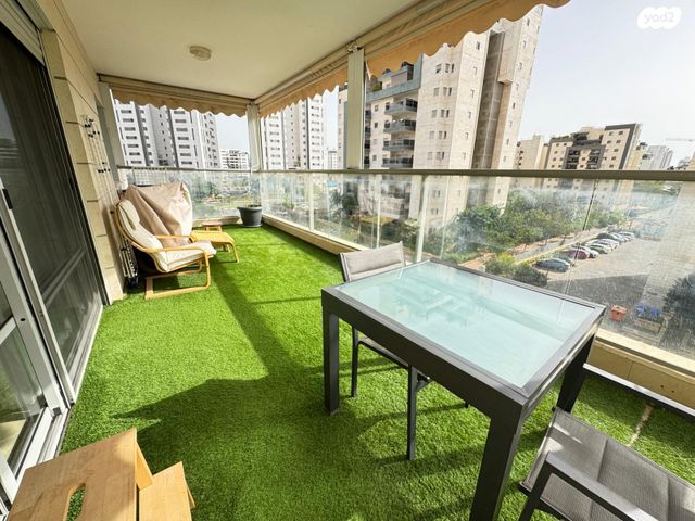 דירה, רחובות המדע, רחובות