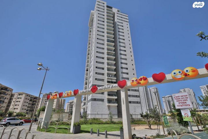 דירה, עפרה חזה, משכנות האומנים, קרית מוצקין