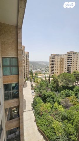 דירה, אברהם פררה, הולילנד, ירושלים