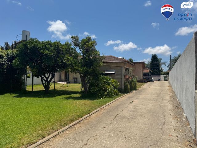 דו משפחתי, יציאת אירופה, בית אליעזר, חדרה