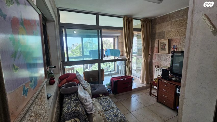 דירה, אברהם פררה, הולילנד, ירושלים