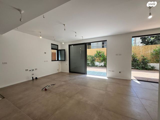 דירת גן, רמברנדט 20, הצפון החדש - דרום, תל אביב יפו