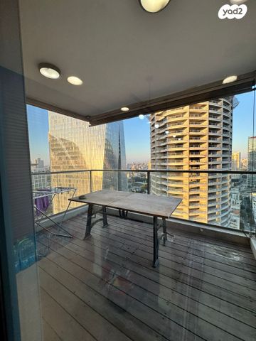 גג/ פנטהאוז, אלוף קלמן מגן 3, גני שרונה, קרית הממשלה, תל אביב יפו