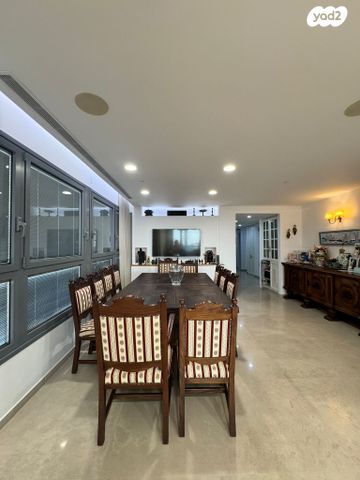 גג/ פנטהאוז, אלוף קלמן מגן 3, גני שרונה, קרית הממשלה, תל אביב יפו