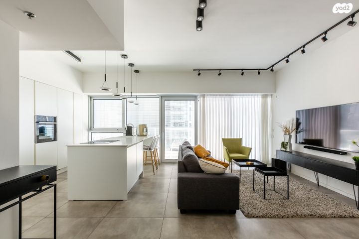 דרך מנחם בגין 144