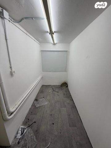 חנויות/ שטח מסחרי, הנמל 33, שער פלמר, תחנת רכבת השמונה, חיפה