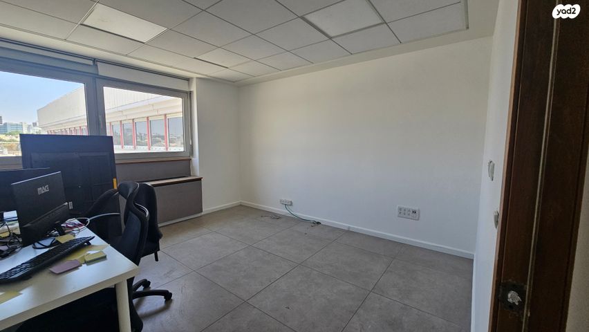 משרדים, יגאל אלון, ביצרון ורמת ישראל, תל אביב יפו